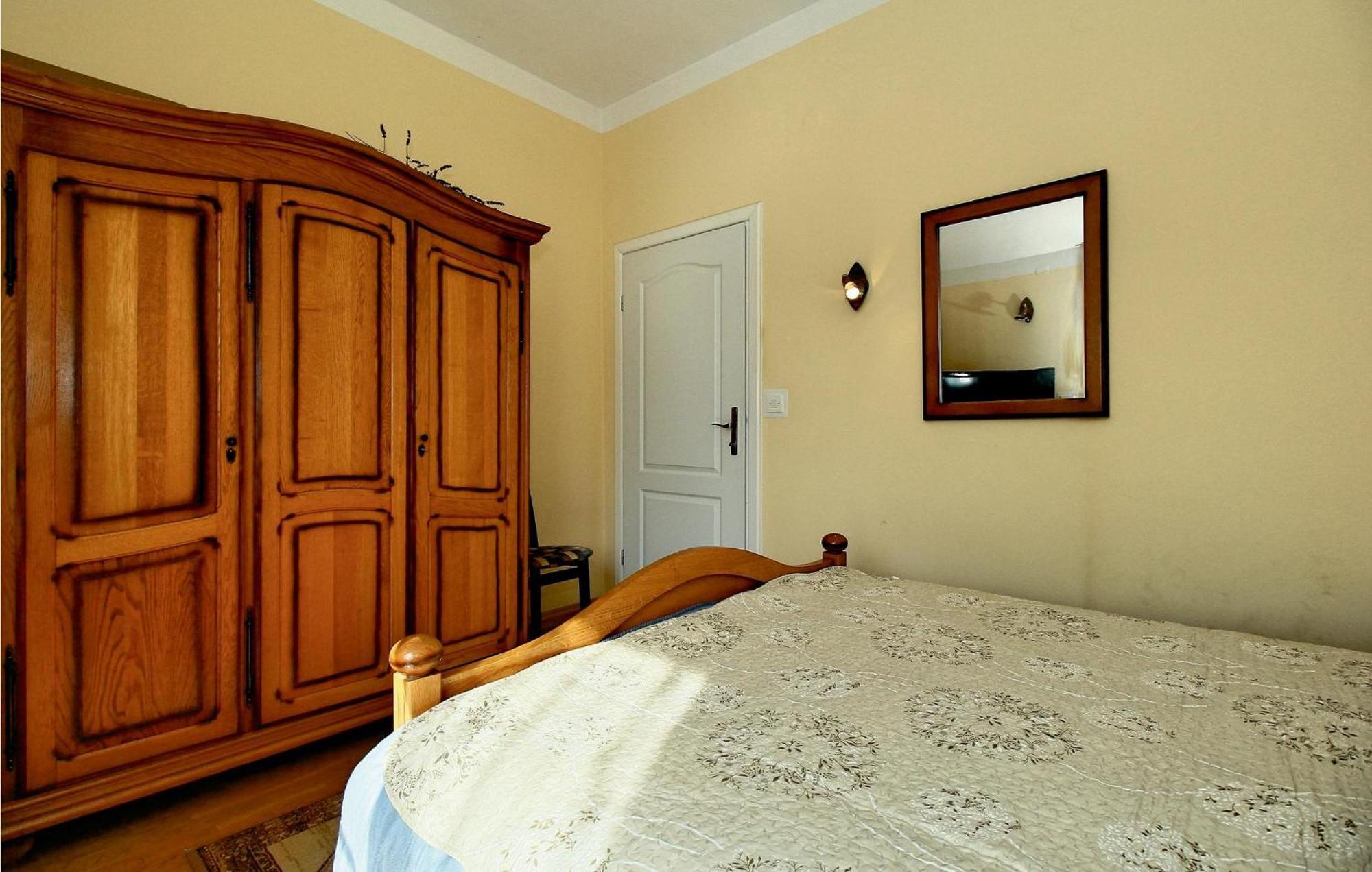 1 Bedroom Beautiful Apartment In Porec *